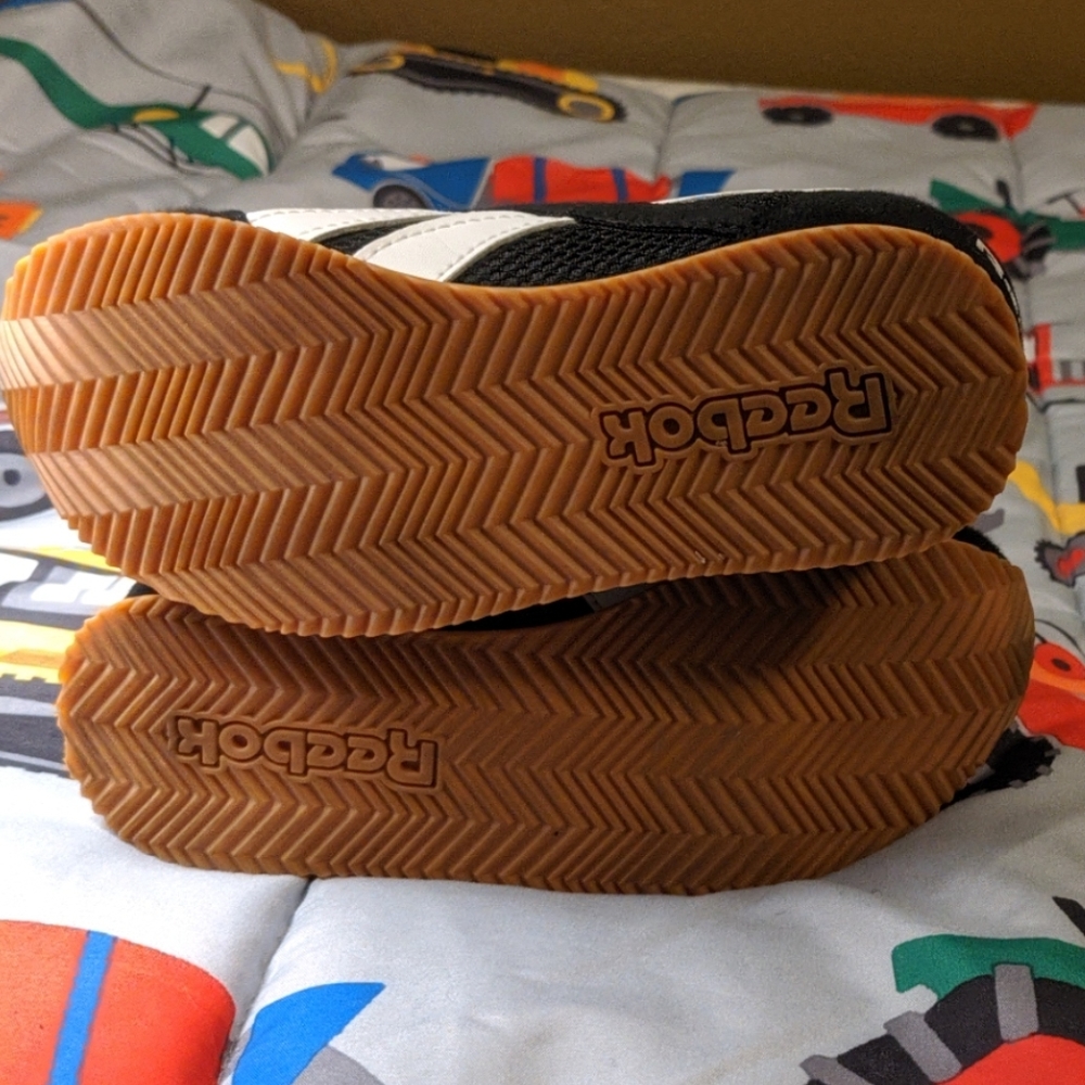 Classic Reeboks - Picture 5 of 5